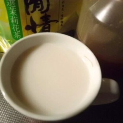 ジャスミン茶に、ミルクと蜂蜜　合いますよね♪　美味しく頂きました。ご馳走さまです。(o^-^o)